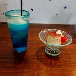 キッチンと海・・・ - 海辺のクリームソーダとカスタードプリン