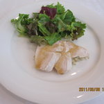 レストラン 桂姫 - 信州ハーブ鳥胸肉ロースト　冷製　五朗兵衛米っと蕎麦米のサラダ添え