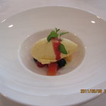 レストラン 桂姫 - 浅間小町を使ったバニラアイスと季節のフルーツ