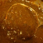 トマト - カレーのアップ、まるごとのスパイスが見えます。