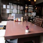 Shinshuu Soba Murata - ３階建ての店内の２・３階からは博多の昔ながらの街並みを眺める事が出来ますが今回は後輩と二人だったので一階のテーブル席で食事をいただきました。