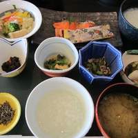 大阪なだ万 - 朝食