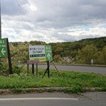 ニーウン・ペツ ガラス美術研究所 - ここ左折