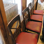 ラーメン荘 歴史を刻め - 店内のウェイティングスペース