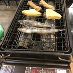 磯丸水産 - お通し焼いてまーす