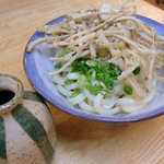 うどん村 - ごぼうとちりめんのかき揚げが乗った村ぶっかけ