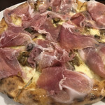 ピッツェリア チーロ - 薪燻製生ハムのピッツァ