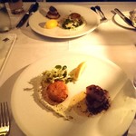 ニューヨーク・グリル - たらば蟹のケーキと、ホタテのグリル☆
      どっちも美味しかったです(^-^)/