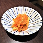 東海苑 - キムチ。