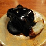 月泉 - 黒酢酢豚 蒸焼玉葱添え　小皿に取り分け