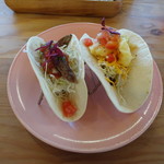 ソルトウォーターテーブル - タコス（海老のフリット＆牛ハラミのカットステーキ）