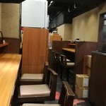 Towari Soba Sagatani - 鰻の寝床のような店内