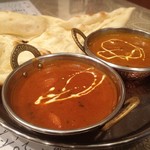 ELLORA - 手前がベジタブルカレー、奥がチャナマサラ(ひよこ豆カレー)