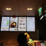 BANJOO - 注文はお店に入る前にあるカウンターで商品です。
      
      私は掲げてあったメニューの中から豆腐チゲとビールを２本注文してみました。