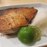 ふく田 - 羅臼天然ブリ塩焼き（背）