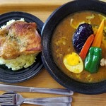 スープカレーハウスしっぽ - グリルドチキンカレー(黒糖入り)辛さ30