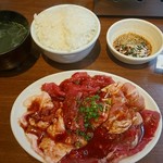 房家ホルモン館 - お肉です