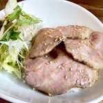 Muu×じゃぱりあ三座布 - ローストポーク丼680円