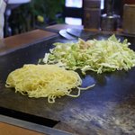 ぴいぷる（水上） - たっぷりのキャベツに特製麺