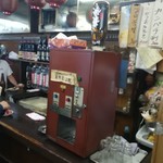 はなみち - 100円玉二枚いれるとお酒出てきますよ✨
      