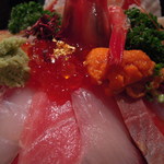 いくらの上に金粉