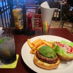 トランスファー - すみれモヒート、アボカドバーガー