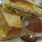 マユールティールーム - 卵とポテトのサンドイッチ