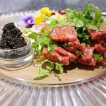 The INNOCENT CARVERY - 深谷牛のたたき イートエイブルフラワー ゴルゴンゾーラピカンテ