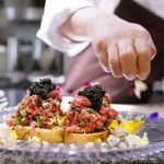 The INNOCENT CARVERY - 深谷牛のたたき イートエイブルフラワー ゴルゴンゾーラピカンテ