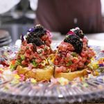 The INNOCENT CARVERY - 深谷牛のたたき イートエイブルフラワー ゴルゴンゾーラピカンテ