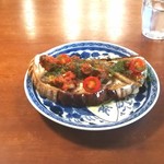 ブリコラージュ ブレッド アンド カンパニー ダイニング・カフェ - 表面パリッとジュワッと脂ジューシーな秋刀魚のグリルと、オリーブの風味豊かなブッタネスカ煮込みが合うし。フレッシュのプチトマトをさらに合わせて、濃淡巧み～(≧∇≦)vタルティーヌは飲み物？な勢いで(笑)