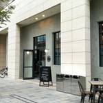 ブリコラージュ ブレッド アンド カンパニー ダイニング・カフェ - パン屋さん側から入ってみたよ♪　20181009　この日は、青山一丁目駅から歩いて行った日でした。散歩して向かうのも、楽しい。(^ー^)