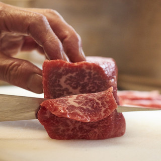 職人技が光るこだわりの手切り