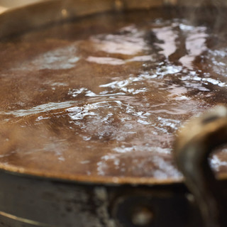 完全オリジナルの秘伝だれが肉の旨さを引き出す