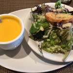 Chartro - ランチのサラダとスープ