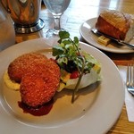 つばめグリル - [料理] 帆立のクリームコロッケ & パン 全景♪ｗ