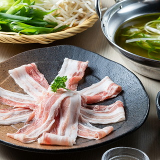 Very popular “Pork Shabu Nabe” with exquisite “pork shabu-shabu Pork”