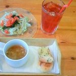チャヤ ジャルディーノ シロヤマ - GIARDINO SHIROYAMA 本日のスープ＆サラダ＆自家製ﾊﾟﾝ＆ドリンク（パスタセット）.JPG