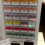 手打ちラーメン 清仁軒 - 【2018.10.09(火)】左側手前にある券売機