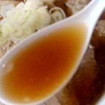 手打ちラーメン 清仁軒 - 【2018.10.09(火)】醤油チャーシューワンタンメン(大盛・232g)1,150円のスープ