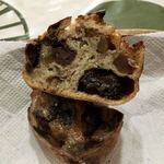 パンやきどころ RIKI - 有機イチゴ・ホワイトチョコ・マカダミアナッツ