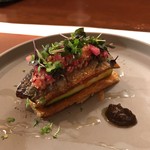 レストラン ラリューム - 新秋刀魚・ズッキーニ・トマトのタルト　肝のコンディモンと酢橘の香りで