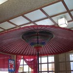 大阪 匠屋 - 大きな和傘があります