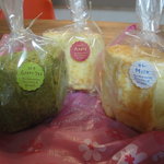 シフォンケーキの店 シュガー・ママ - 左から抹茶(\220)、りんご(\230)、牛乳(\220)