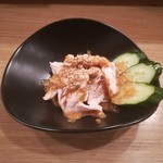 餃子と唐揚げの美味しいお店 肉玉屋 - 鳥肉の棒棒鶏風！