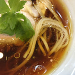 飯田商店 - 昆布水のおかげで、麺に清湯つけ汁が良く絡みます