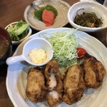 家庭料理居酒屋 よってって - ♪本日の日替り(塩唐揚げ定食)¥500＋明太子¥100
      