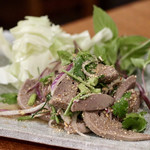 酒とタイ料理 ピッサヌローク - タップワーン（タイ東北部豚レバーのサラダ）