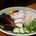 酒とタイ料理 ピッサヌローク - カオマンガイ（三河赤鶏の蒸し鶏ごはん）