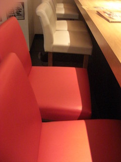 生右衛門 - 赤い椅子が２つ
